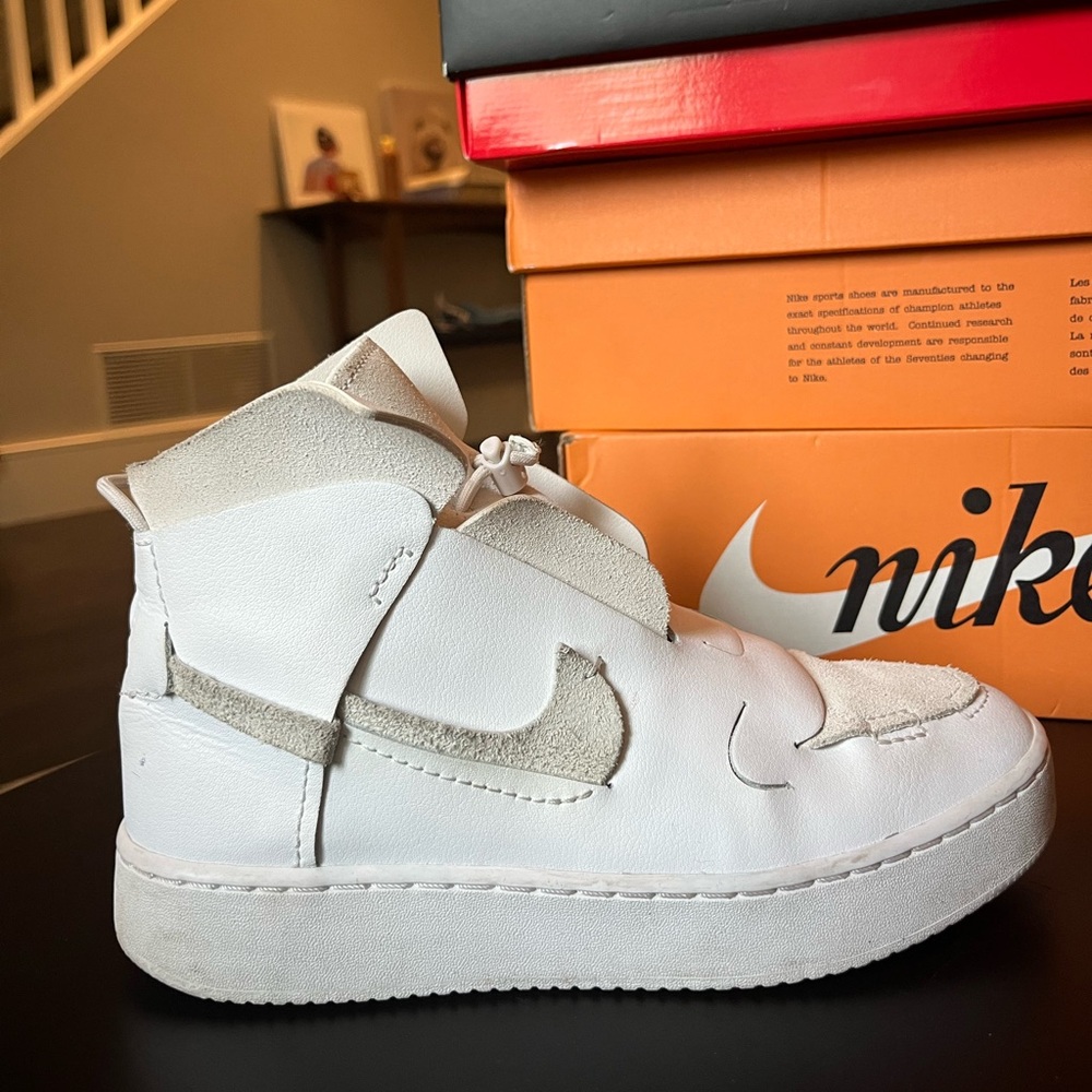 Nike Vandalised LX Size 8.5 Women’s